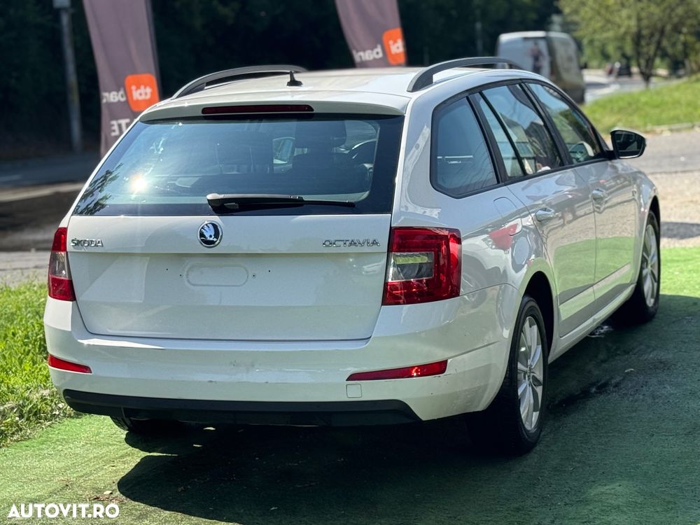 Skoda Octavia 2.0 TDI AMBITION DSG - 4