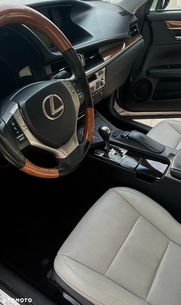 Lexus ES - 7