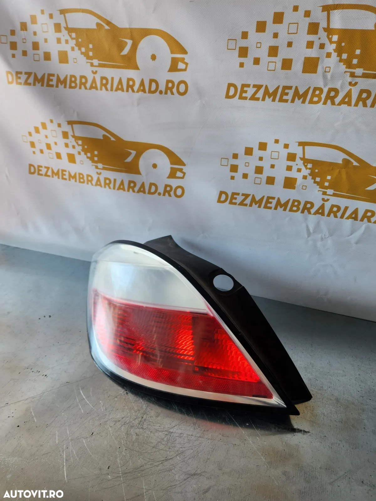 Lampa Stop Stanga Opel Astra H Hatchback - Dezmembrari Arad - 2