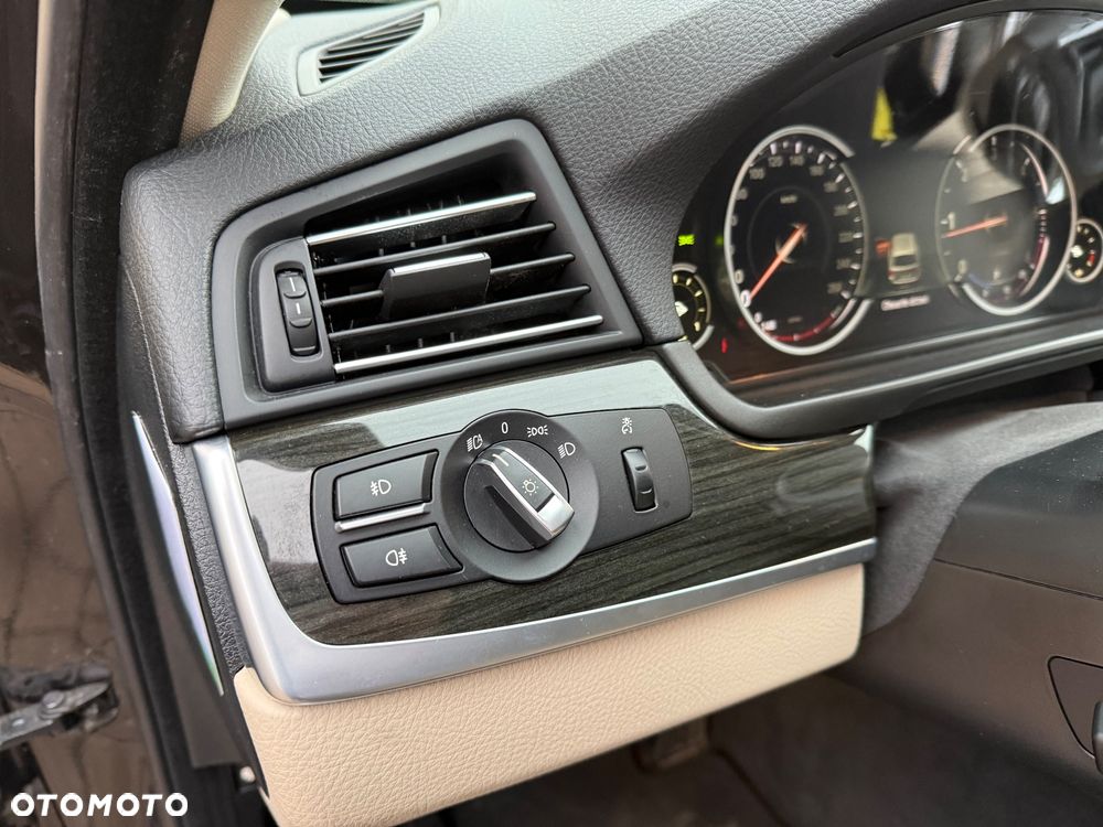 BMW Seria 5 525d Luxury Line - 22