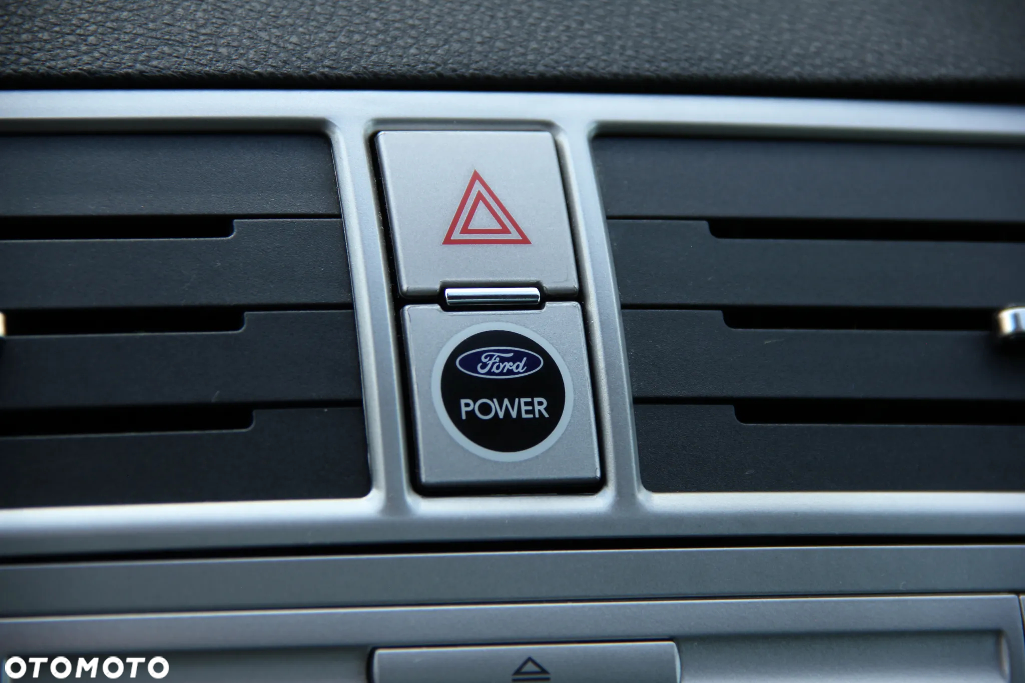Ford Kuga 2.0 TDCi FWD Titanium - 24