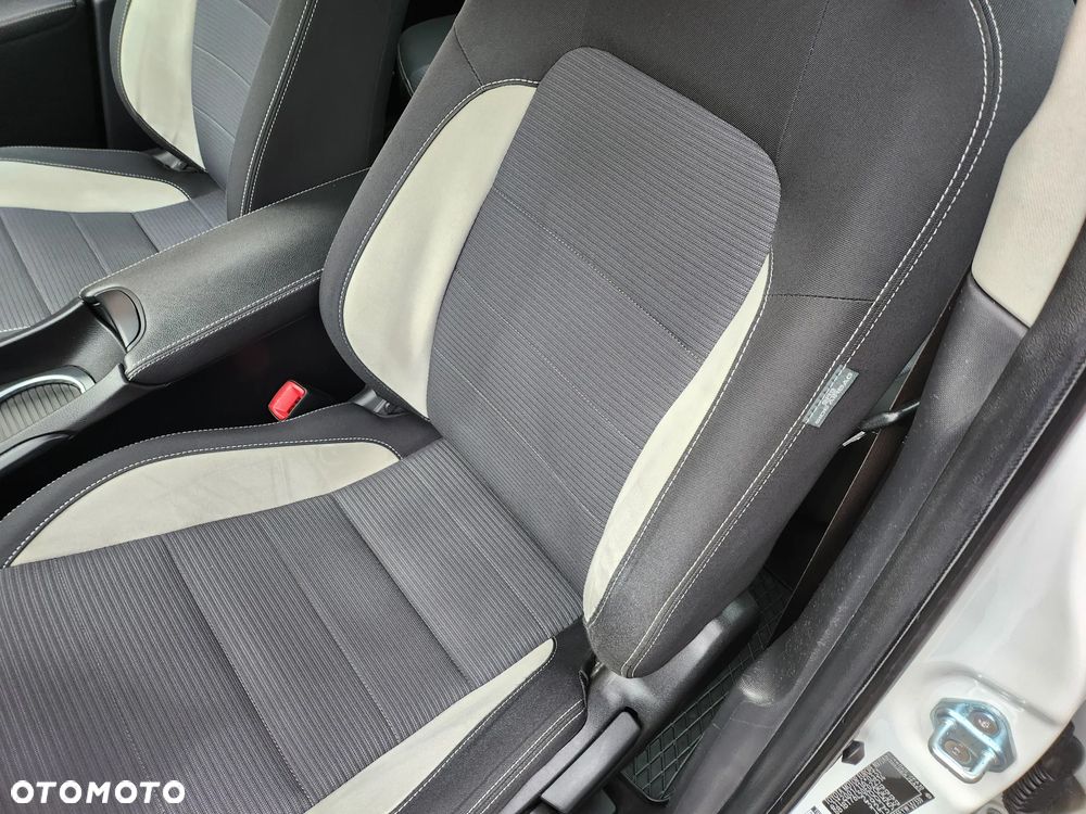 Toyota Avensis - 11