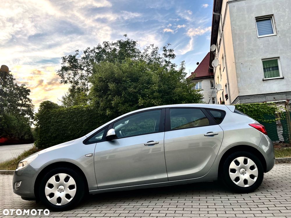 Opel Astra 1.6 Design Edition - 6