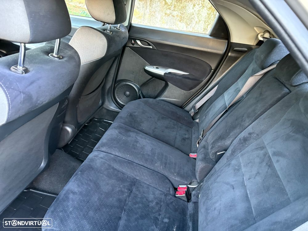 Honda Civic 1.6 ES Exclusive Hi-Tech - 12