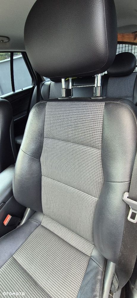 Mercedes-Benz Klasa C 220 CDI Avantgarde Sport Edition - 9