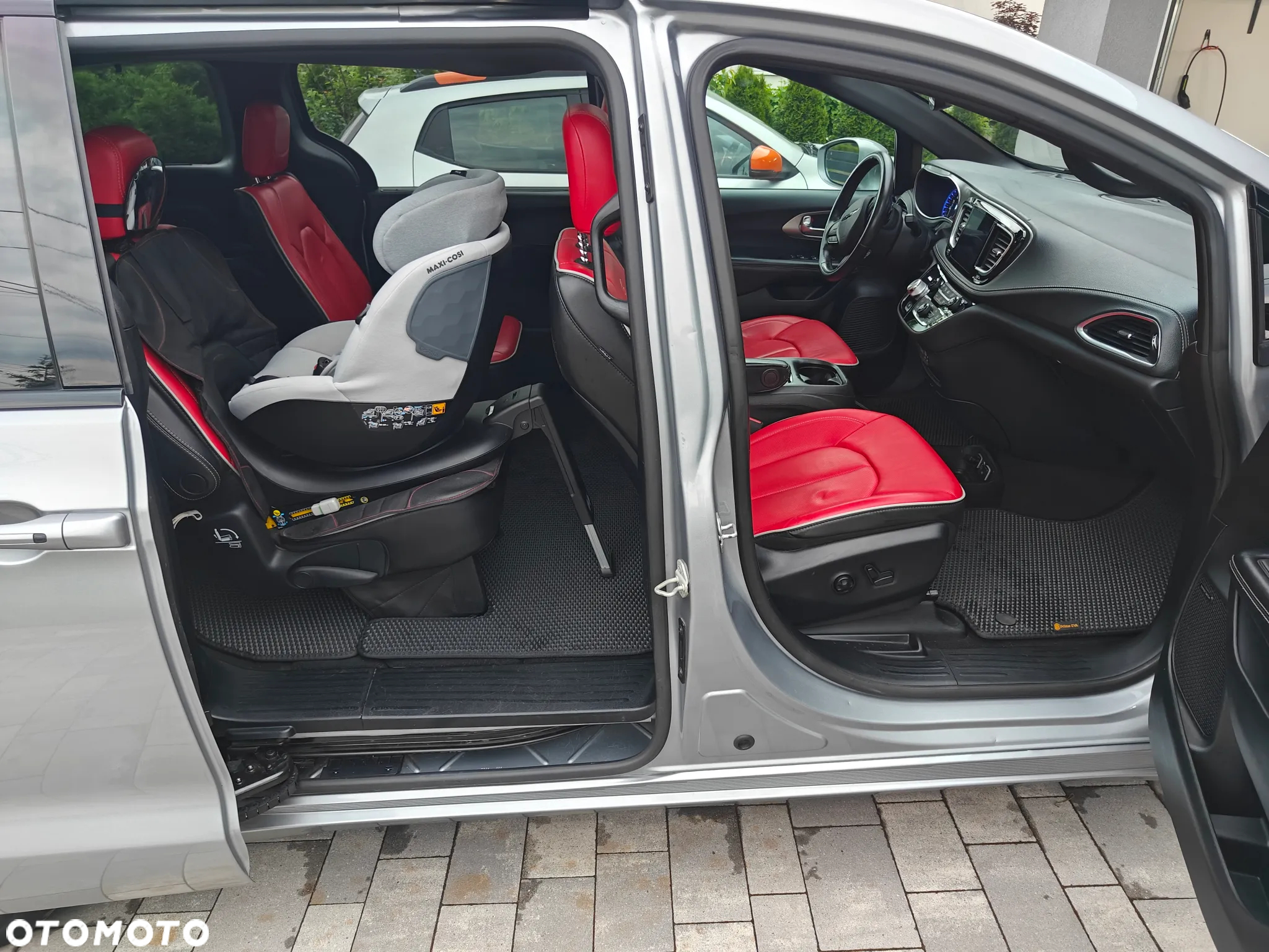 Chrysler Pacifica - 12