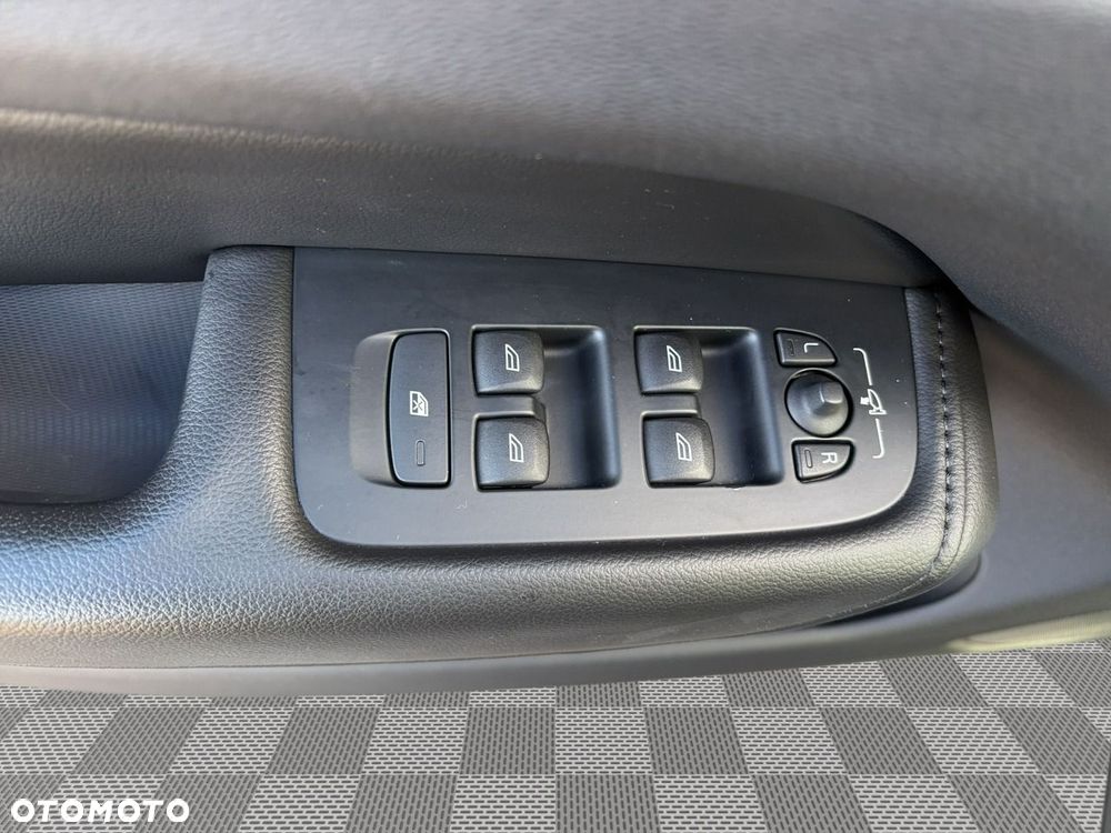 Volvo XC 60 B4 D AWD Momentum Pro - 9