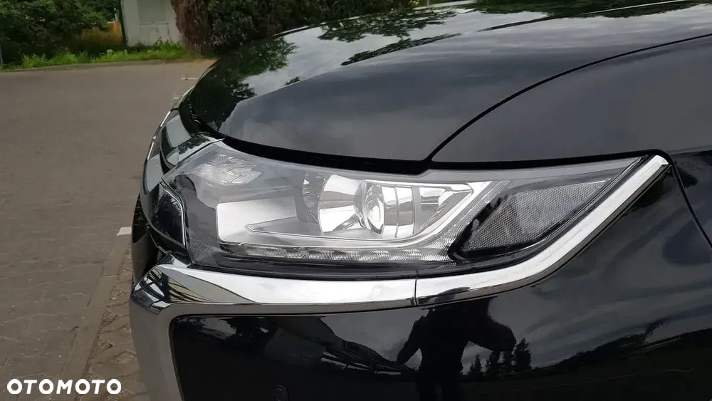 Mitsubishi Outlander 2.0 Invite + 2WD - 11