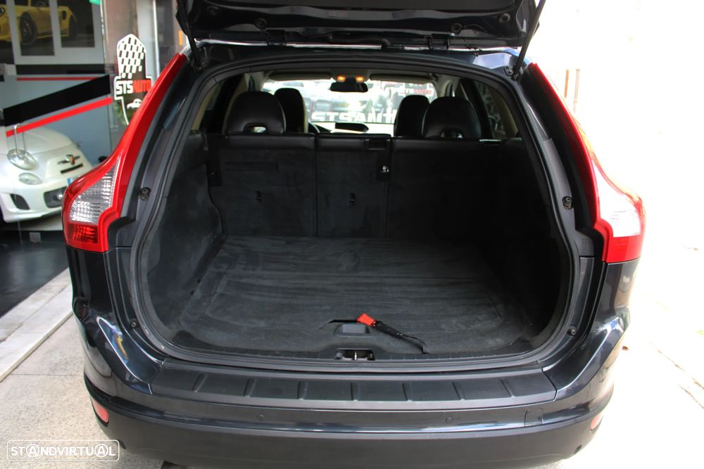 Volvo XC 60 D5 Momentum Geartronic - 47