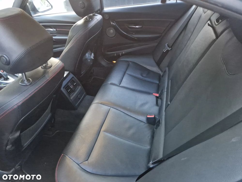 BMW Seria 3 335i Edition Exclusive - 10