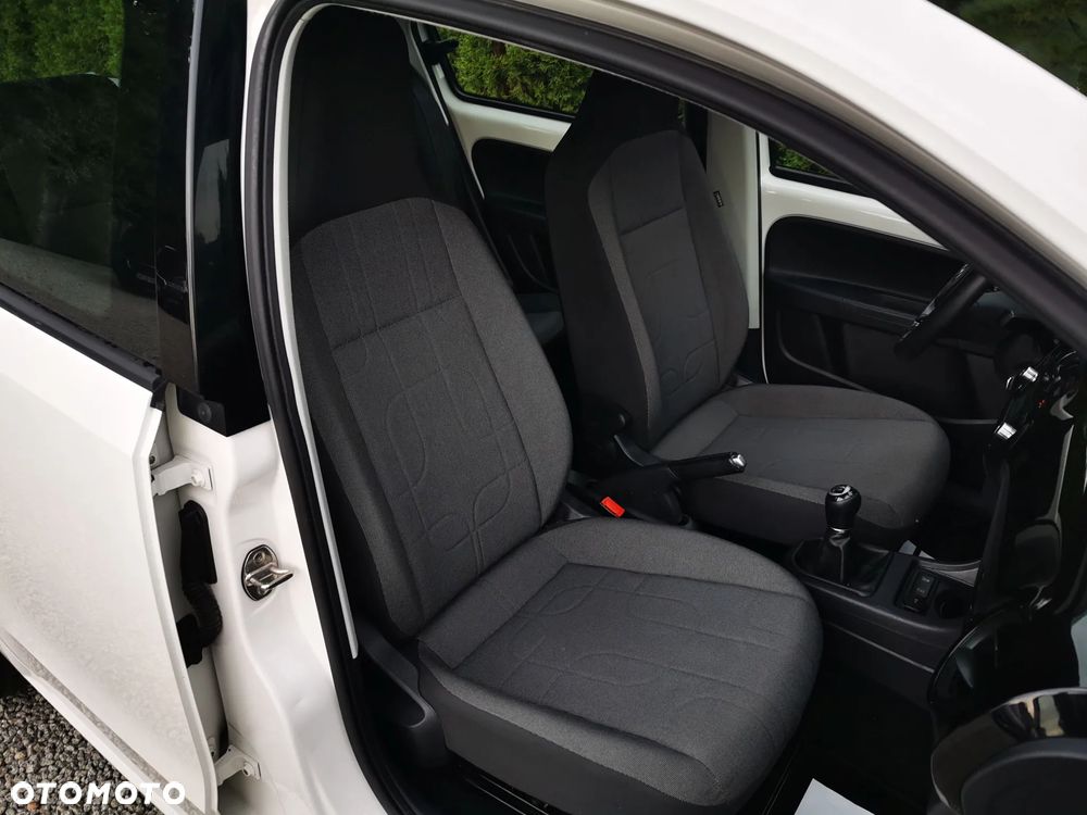 Volkswagen up! high - 24