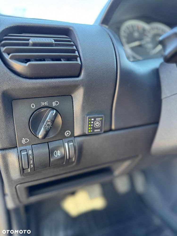 Opel Corsa 1.0 12V Cosmo - 14