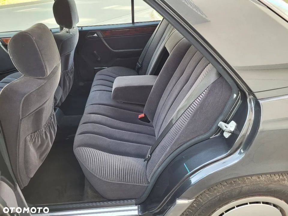 Mercedes-Benz 280 - 21