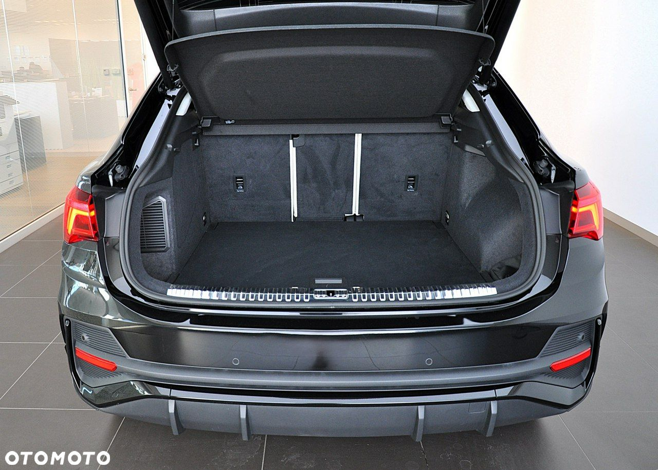 Audi Q3 Sportback - 13