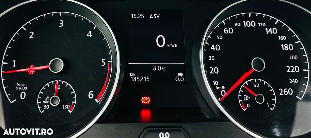 Volkswagen Golf 1.6 TDI Trendline - 32