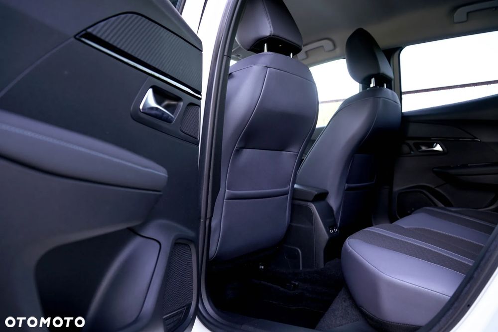 Peugeot 2008 BlueHDi 130 EAT8 Allure Pack - 29
