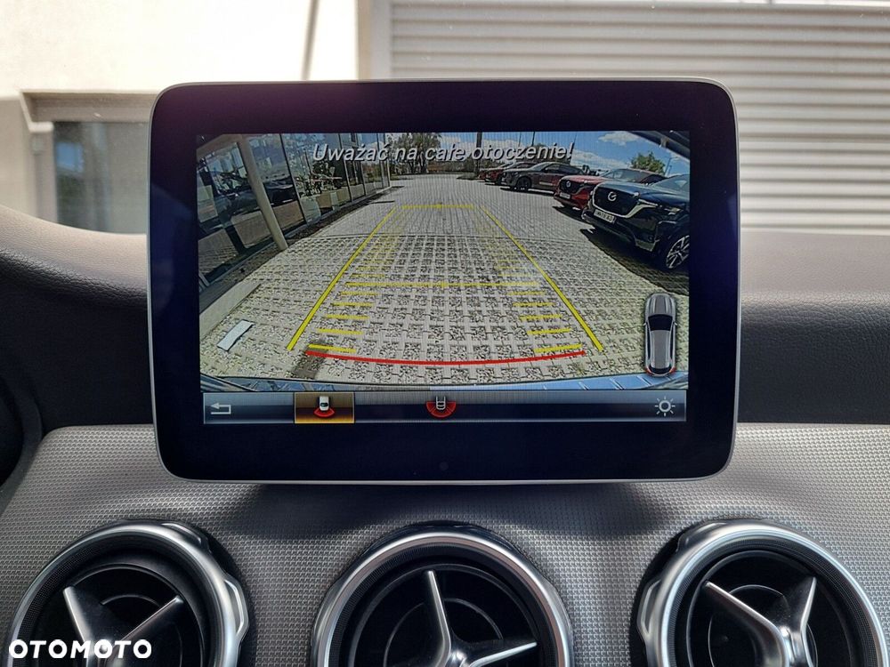 Mercedes-Benz GLA 180 7G-DCT Urban - 27