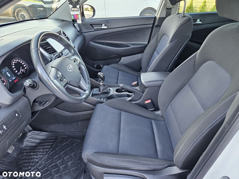 Hyundai Tucson 1.6 GDI BlueDrive GO 2WD - 36