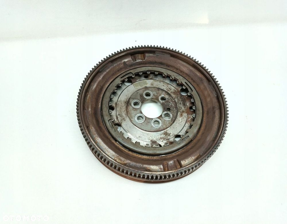 KOŁO DWUMASOWE VW TOURAN II 1.6 TDI DSG 03L105266ED - 3