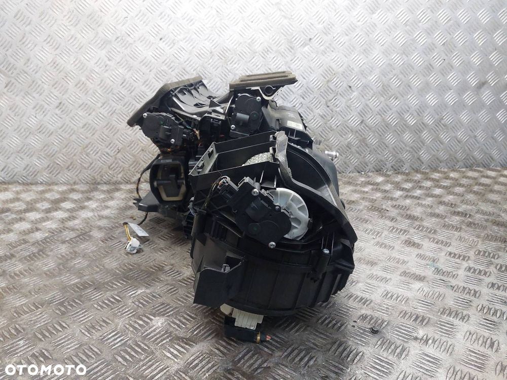 OBUDOWA NAGRZEWNICY BMW E91 318i 983360Z 929888G 6933663 9181171 - 3