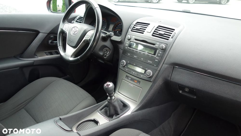Toyota Avensis 1.8 Sol - 31