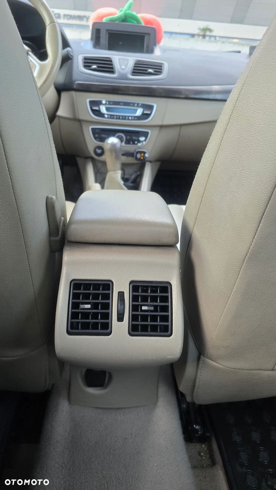 Renault Fluence 1.6 16V Privilege Euro5 - 10