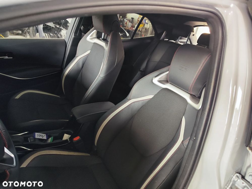 Toyota Corolla 2.0 Hybrid GR Sport - 13