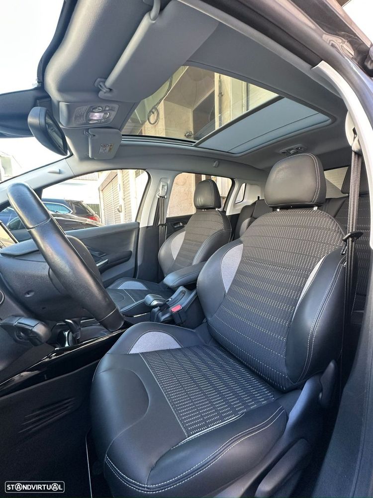 Peugeot 2008 1.2 PureTech Allure EAT6 - 9