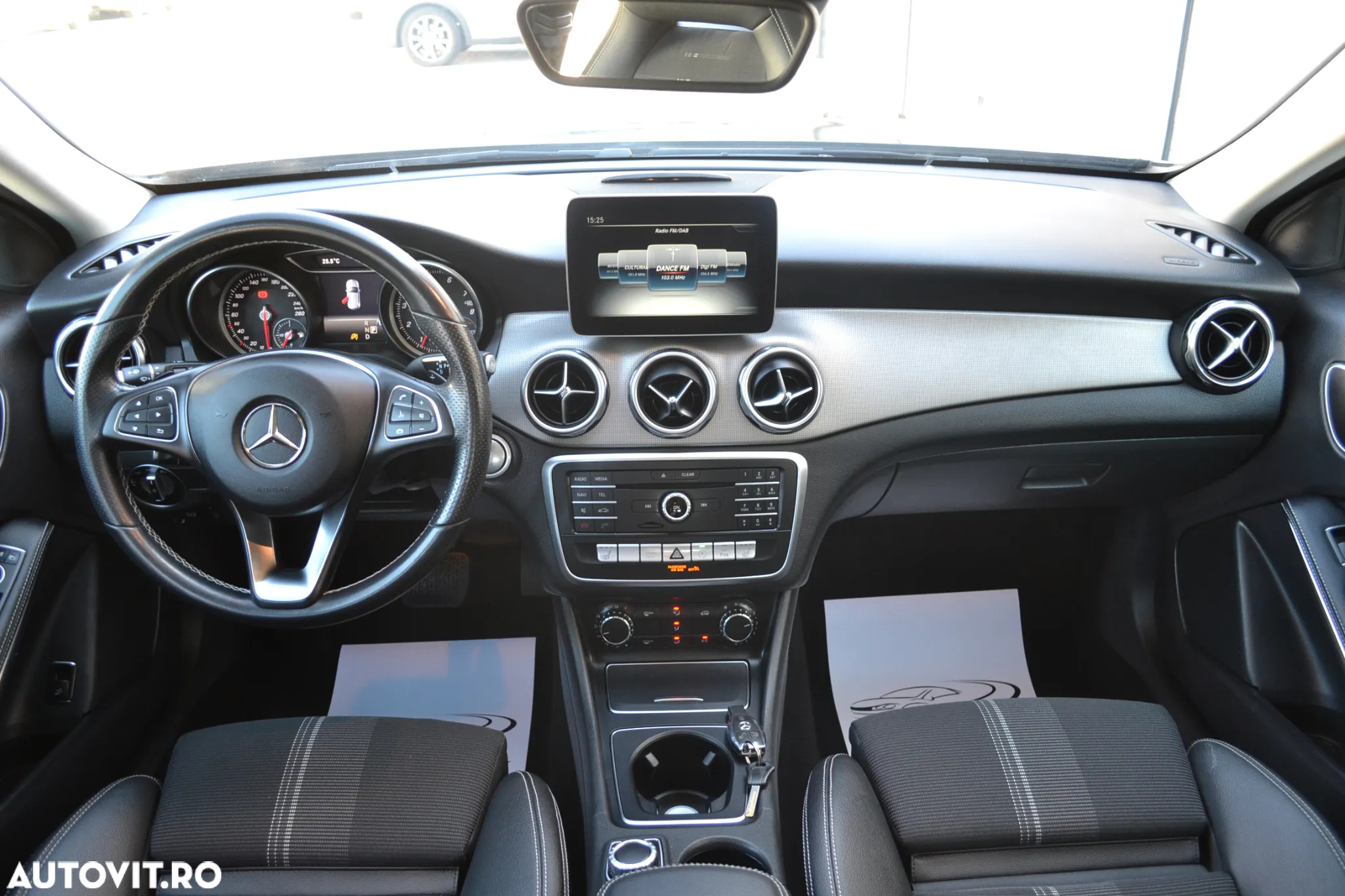 Mercedes-Benz GLA 200 7G-DCT Urban - 29