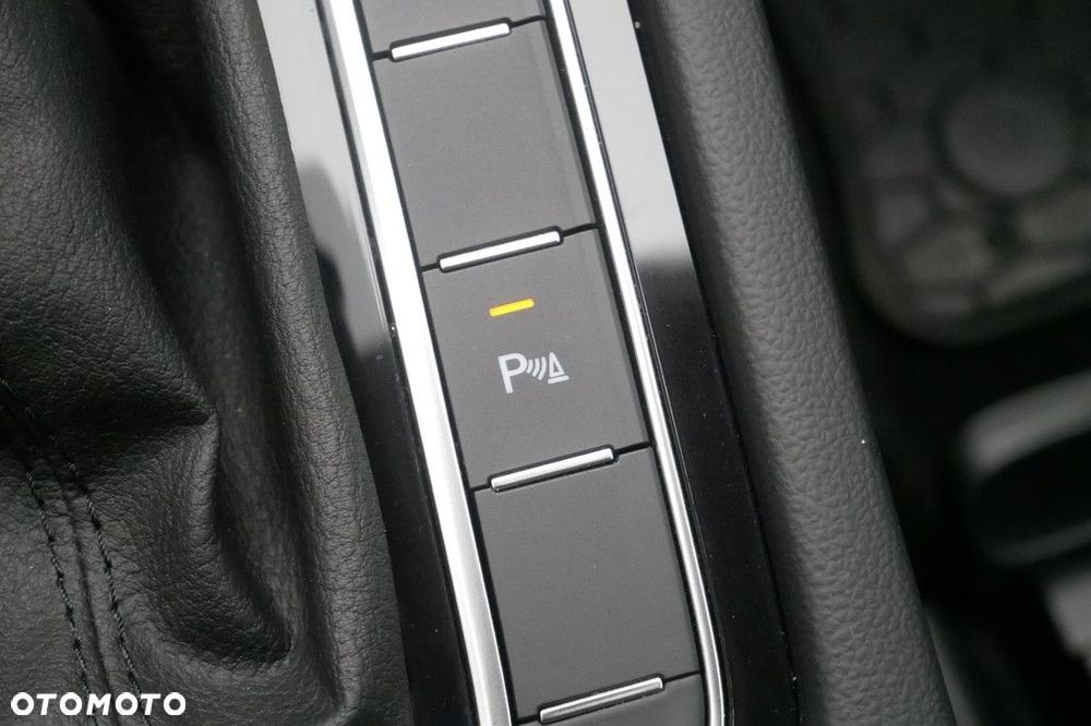 Volkswagen Passat Variant 1.5 TSI EVO Business DSG - 20