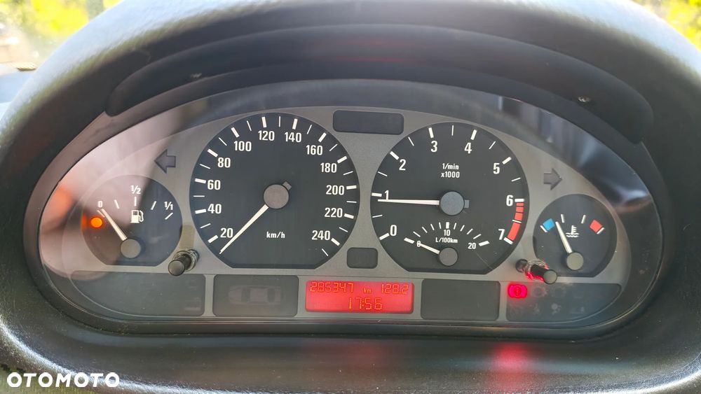 BMW Seria 3 318i - 10