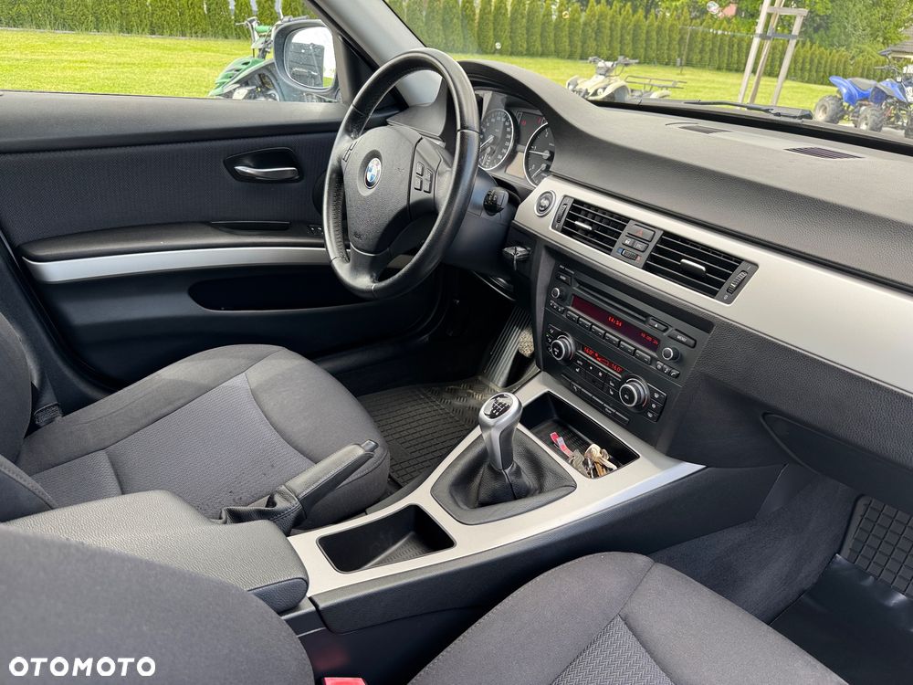 BMW Seria 3 318d DPF Edition Lifestyle - 27