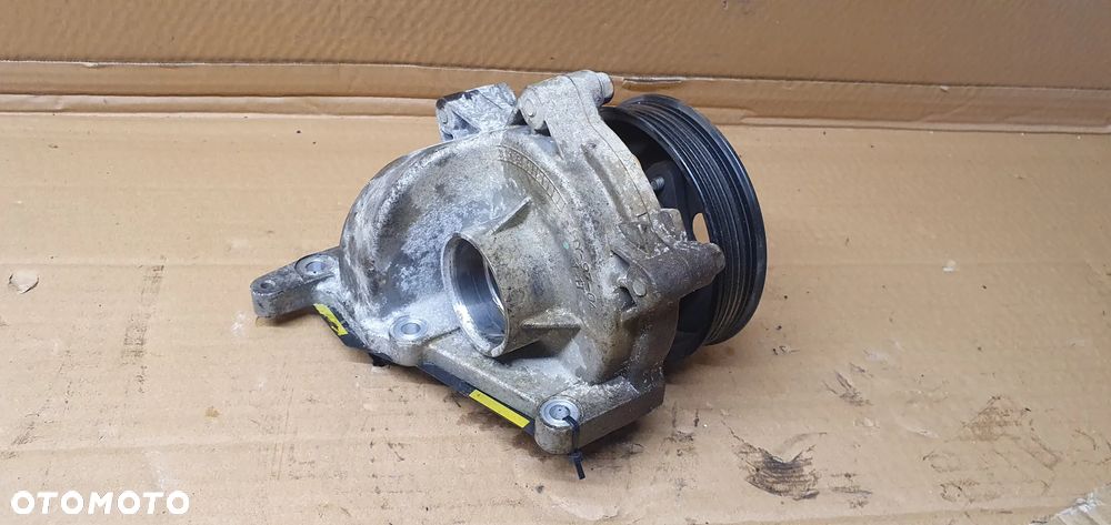 Pompa wody płynu koło pasowe Kia Sportage III 2.0 CRDI - 3