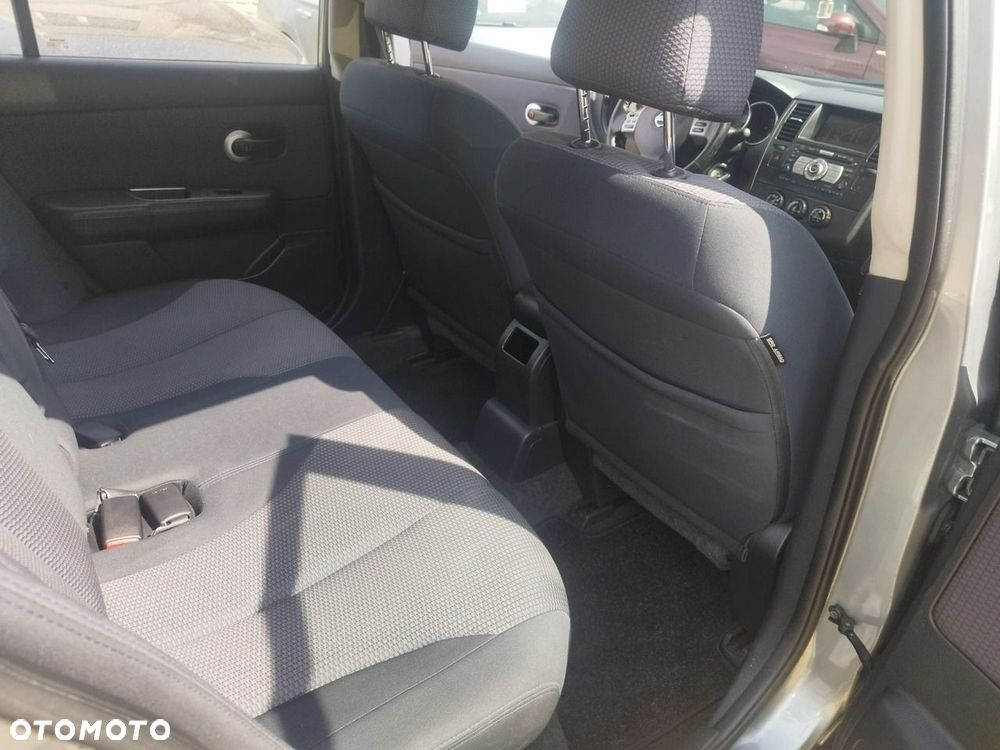 Nissan Tiida - 12