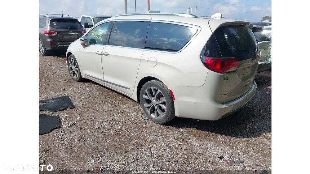 Chrysler Pacifica - 3