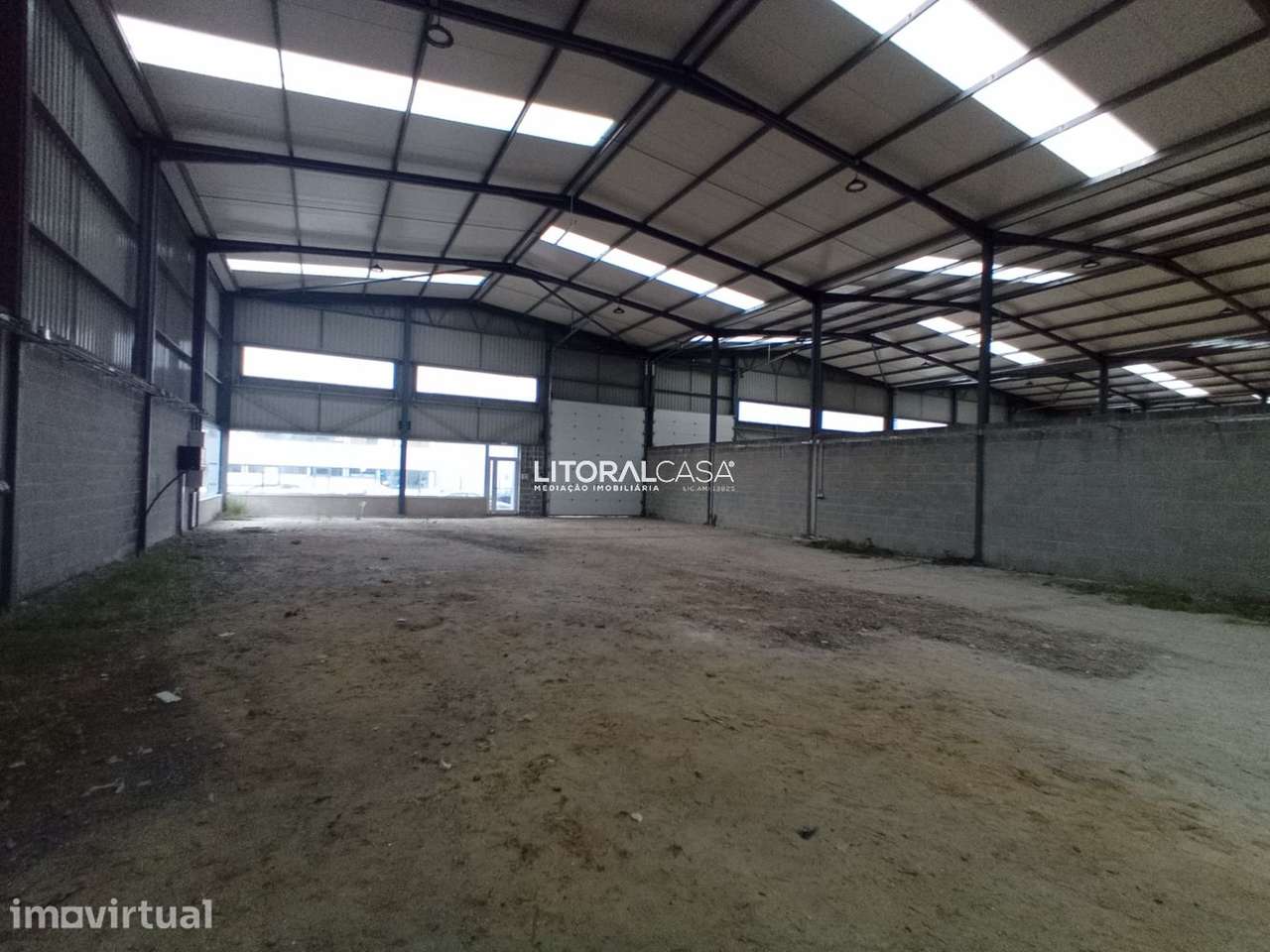 Armazém novo na zona industrial da Palhaça - Grande imagem: 2/16