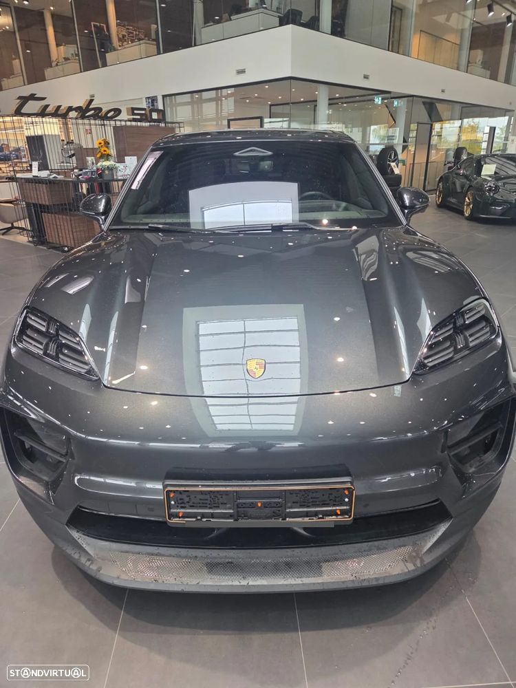 Porsche Macan Electric 4 - 7