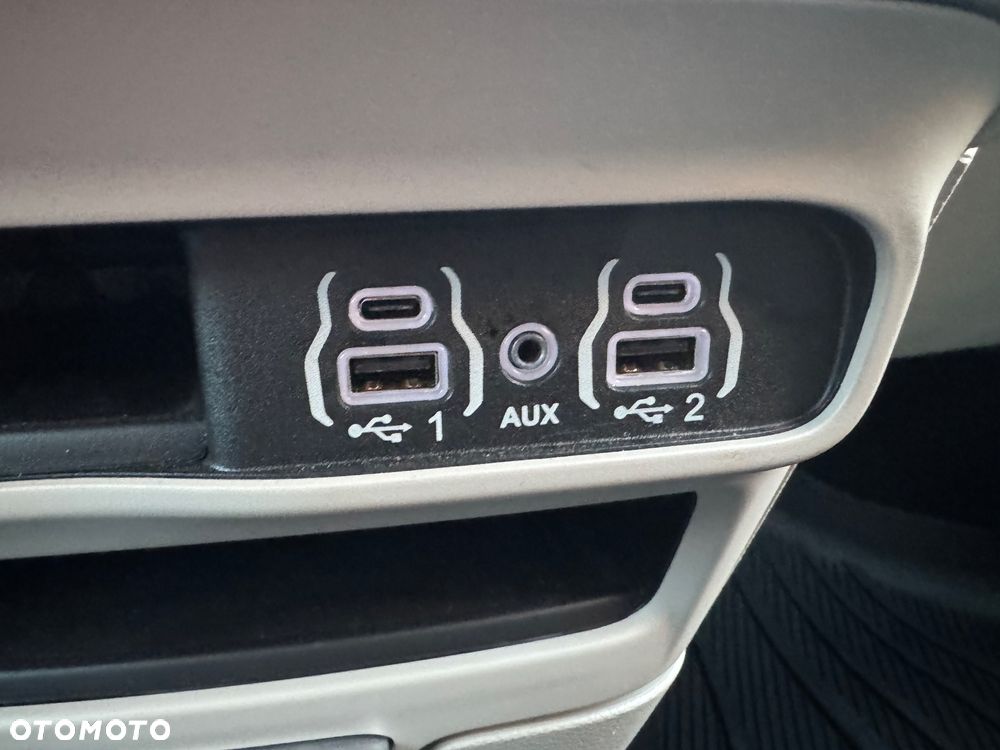 Chrysler Pacifica - 26