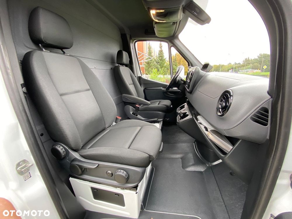 Mercedes-Benz SPRINTER 319 CDI 3,0 V6 AUTOMAT KONTENER CHŁODNIA WINDA - 30