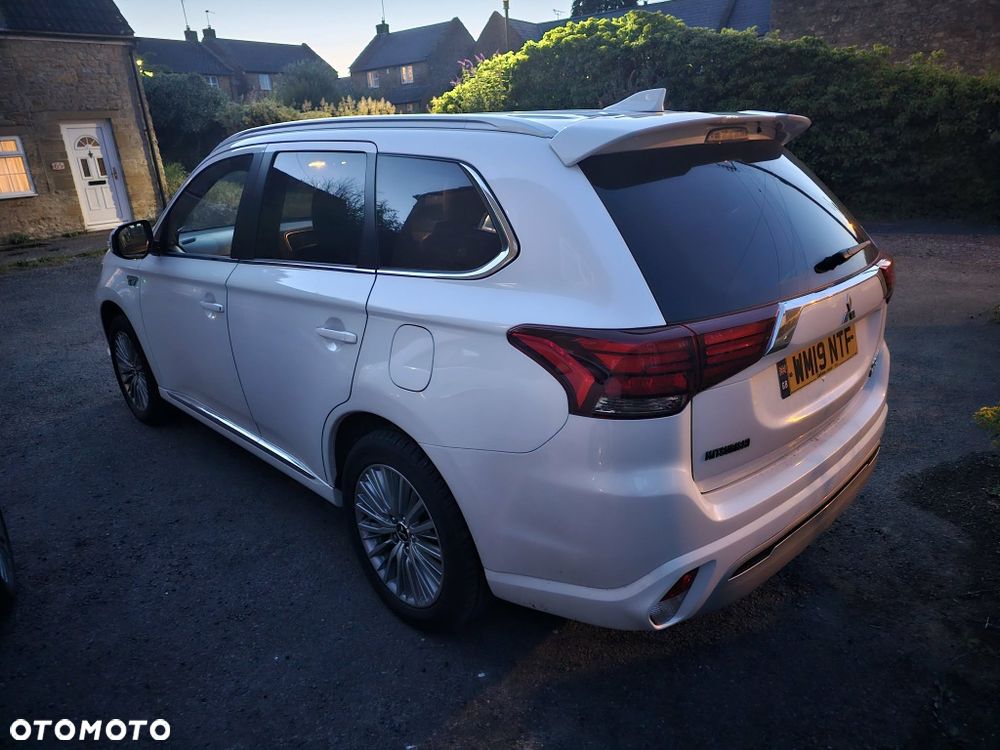 Mitsubishi Outlander - 3