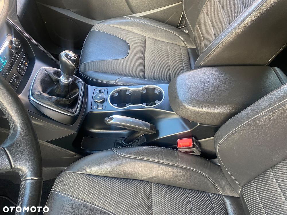 Ford Kuga 2.0 TDCi 2x4 Titanium - 28