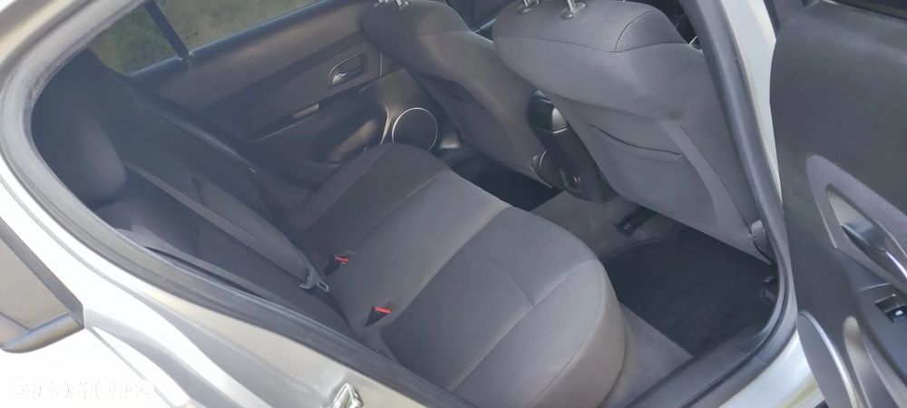 Chevrolet Cruze - 36
