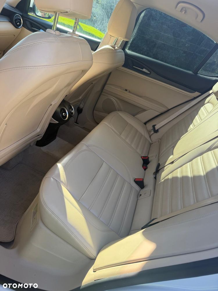 Alfa Romeo Stelvio 2.2 16V AT8-Q4 Executive - 8