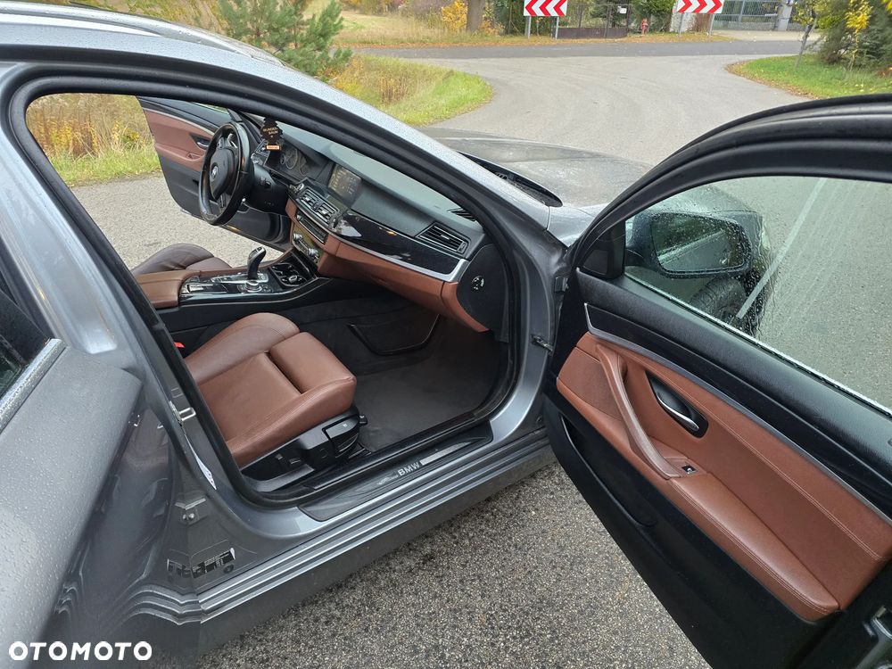 BMW Seria 5 525d xDrive Sport-Aut - 17