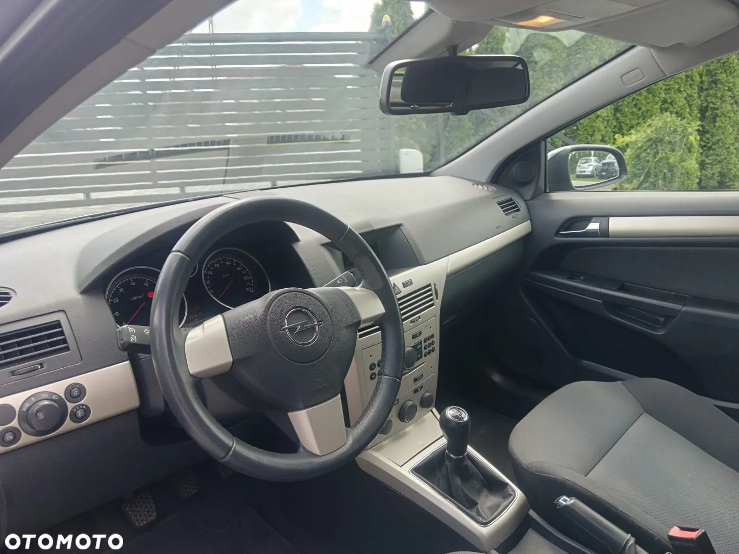 Opel Astra GTC 1.6 - 19