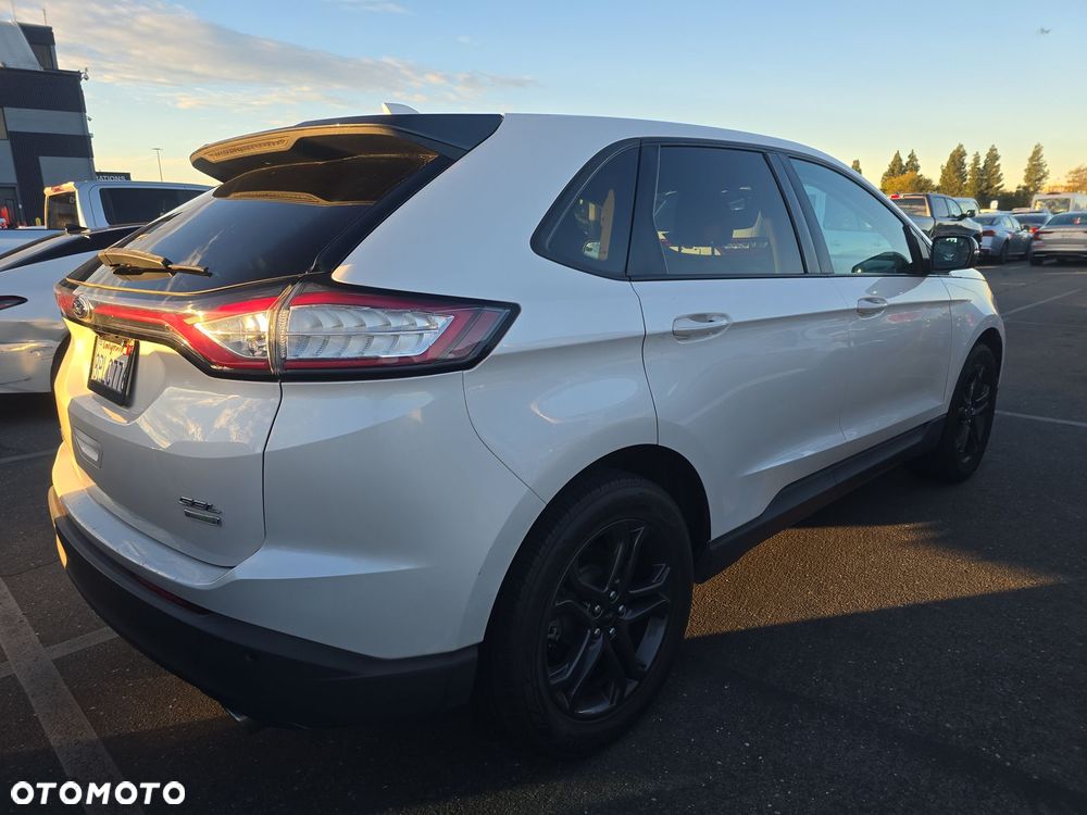 Ford Edge 2.0 EcoBlue Twin-Turbo 4WD Titanium - 4