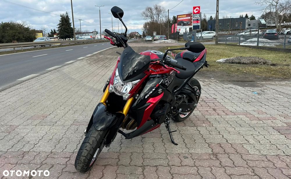 Suzuki GSX 1000 - 4