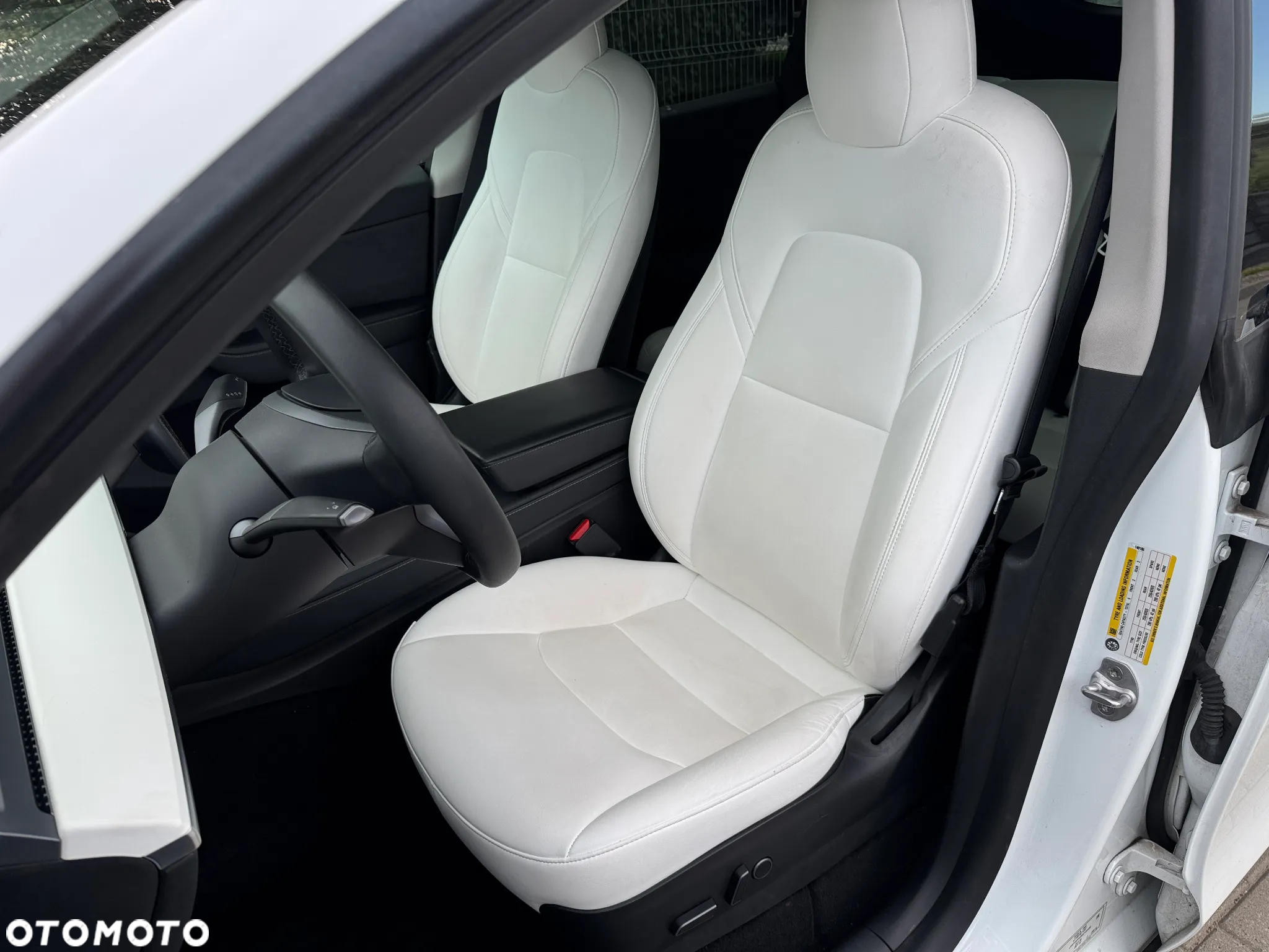 Tesla Y Model Long Range Dual Motor AWD - 14