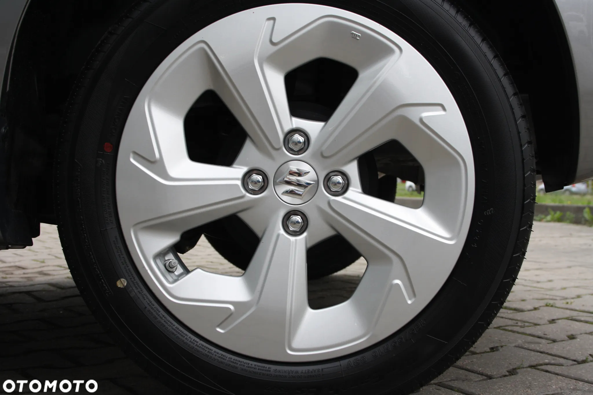 Suzuki Swift 1.2 Dualjet SHVS Premium Plus CVT - 28