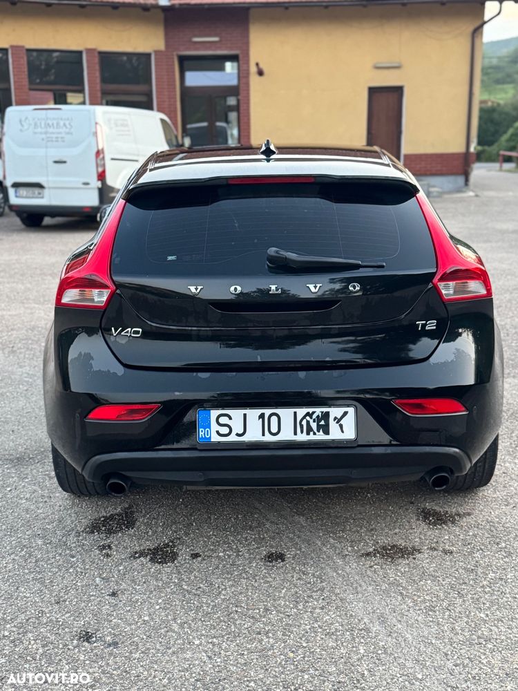 Volvo V40 T2 Momentum - 4